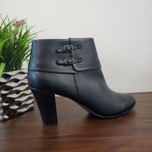 Soft Style Ankle Boots 9.5